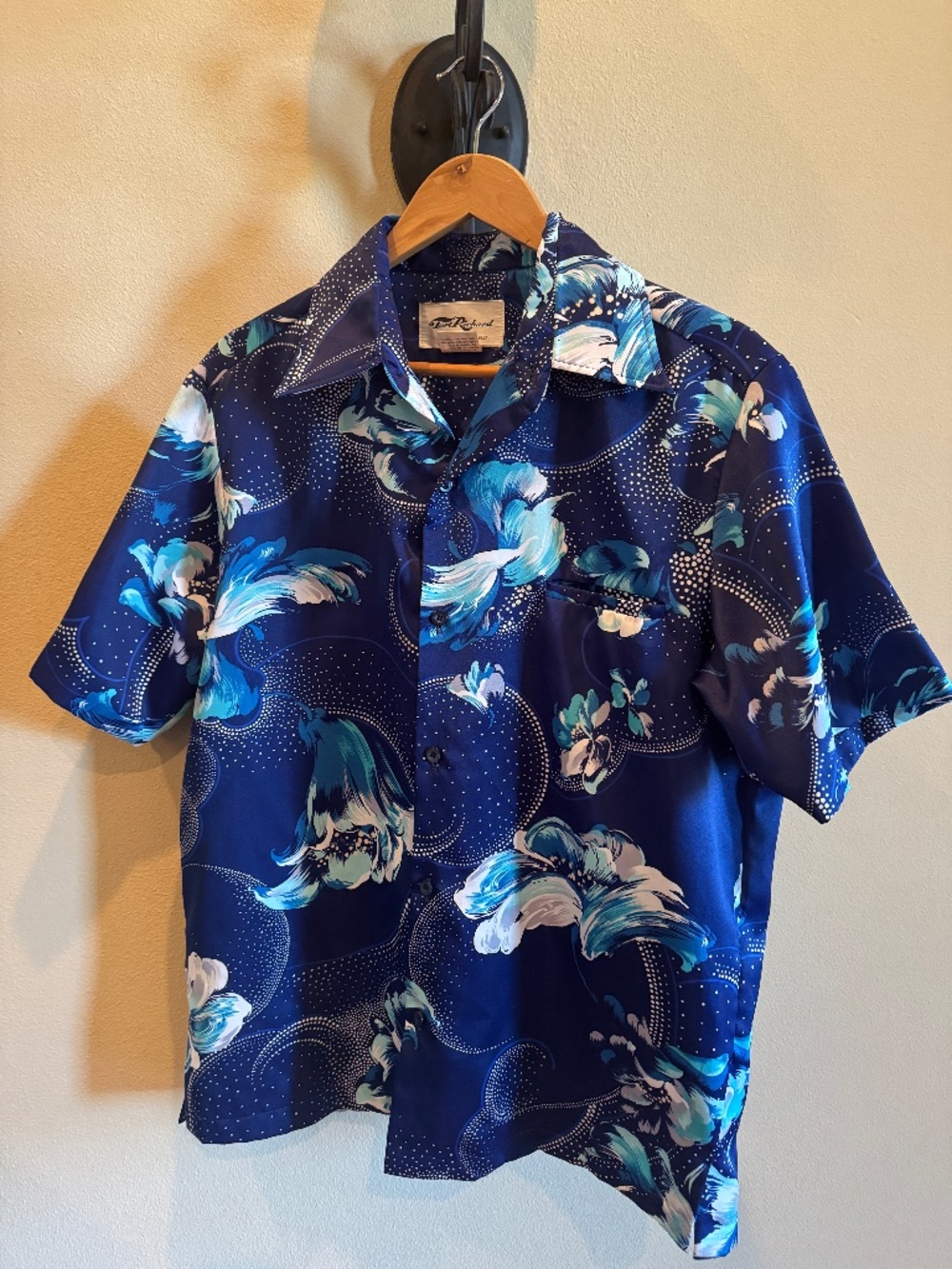 VINTAGE Tori Richard Men's Hawaiian Print Blue button down shirt Size Large